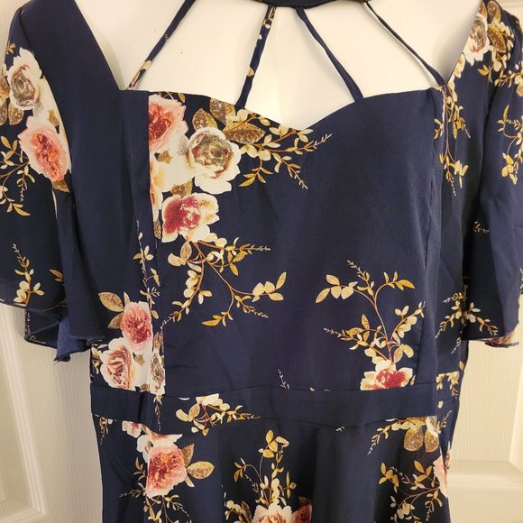 Plus Size Shein Top in Navy and Yellow both 4X - Picture 7 of 8